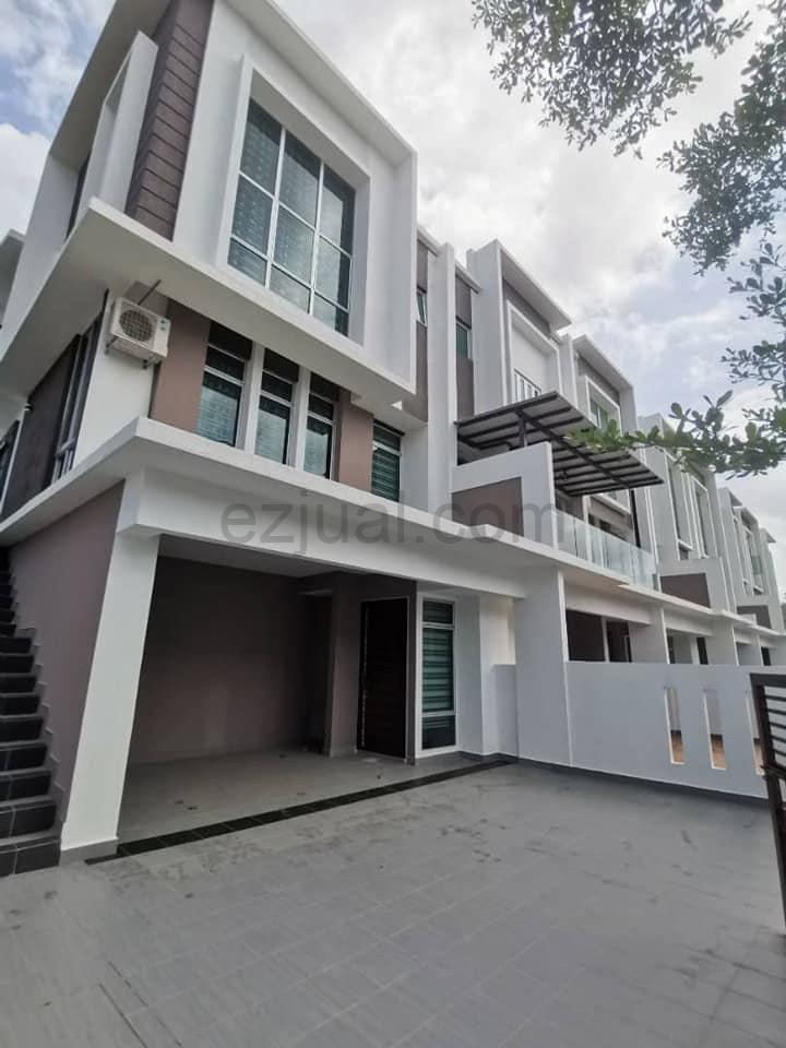 Imperial Jade Residenz,Bandar Seri Alam 3stry Corner House For Sale