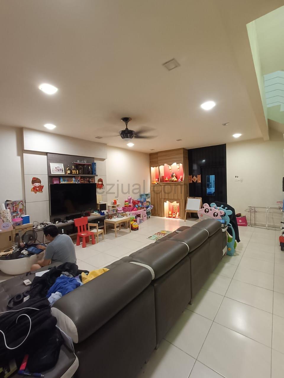 Tmn Nusa Sentral 2-stry Renovated House For Sale (Facing South n G&G)